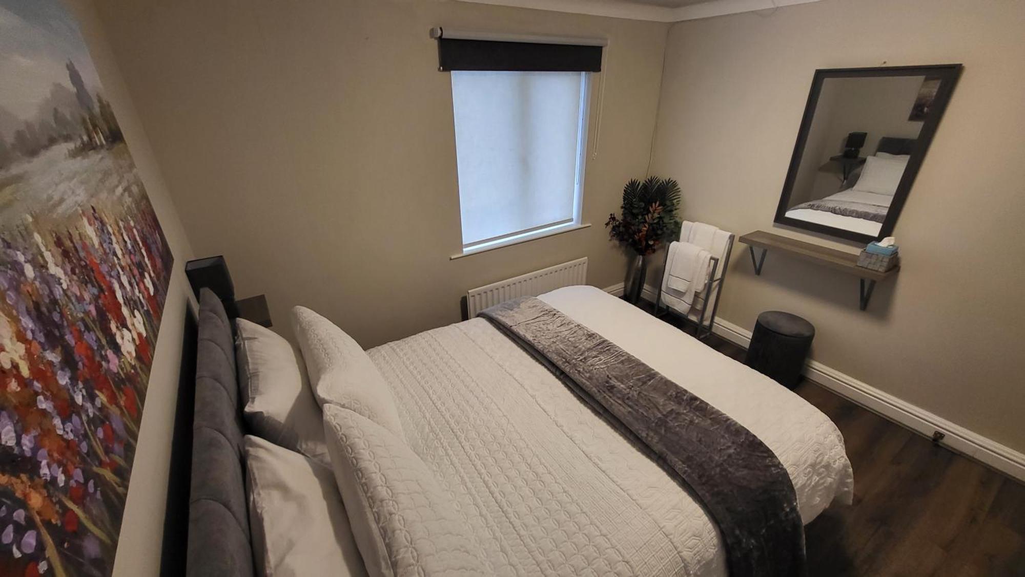 Apartment Peaceful Waterfront Apartment, Private Parking, Hull Marina