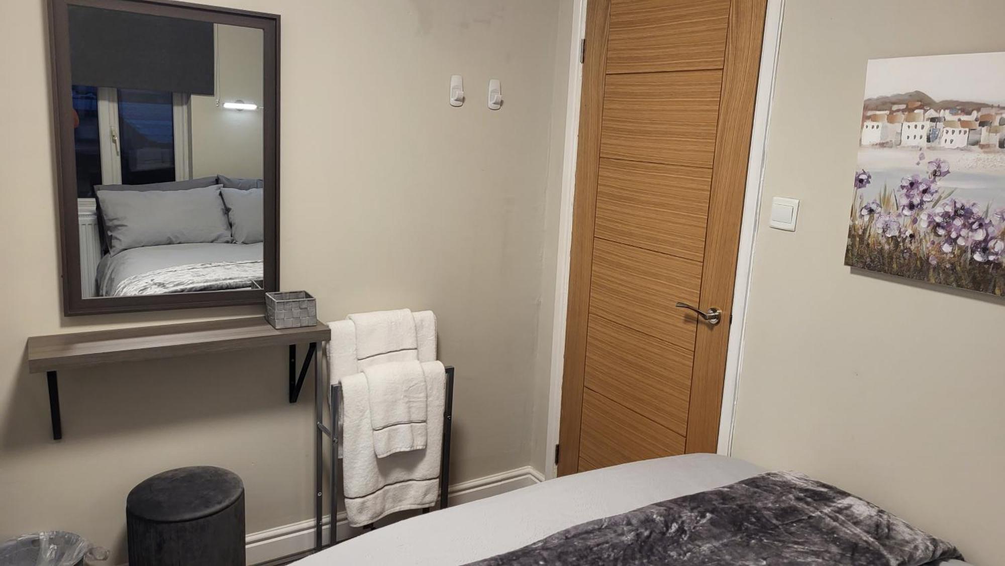 Peaceful Waterfront Apartment, Private Parking, Hull Marina Apartment